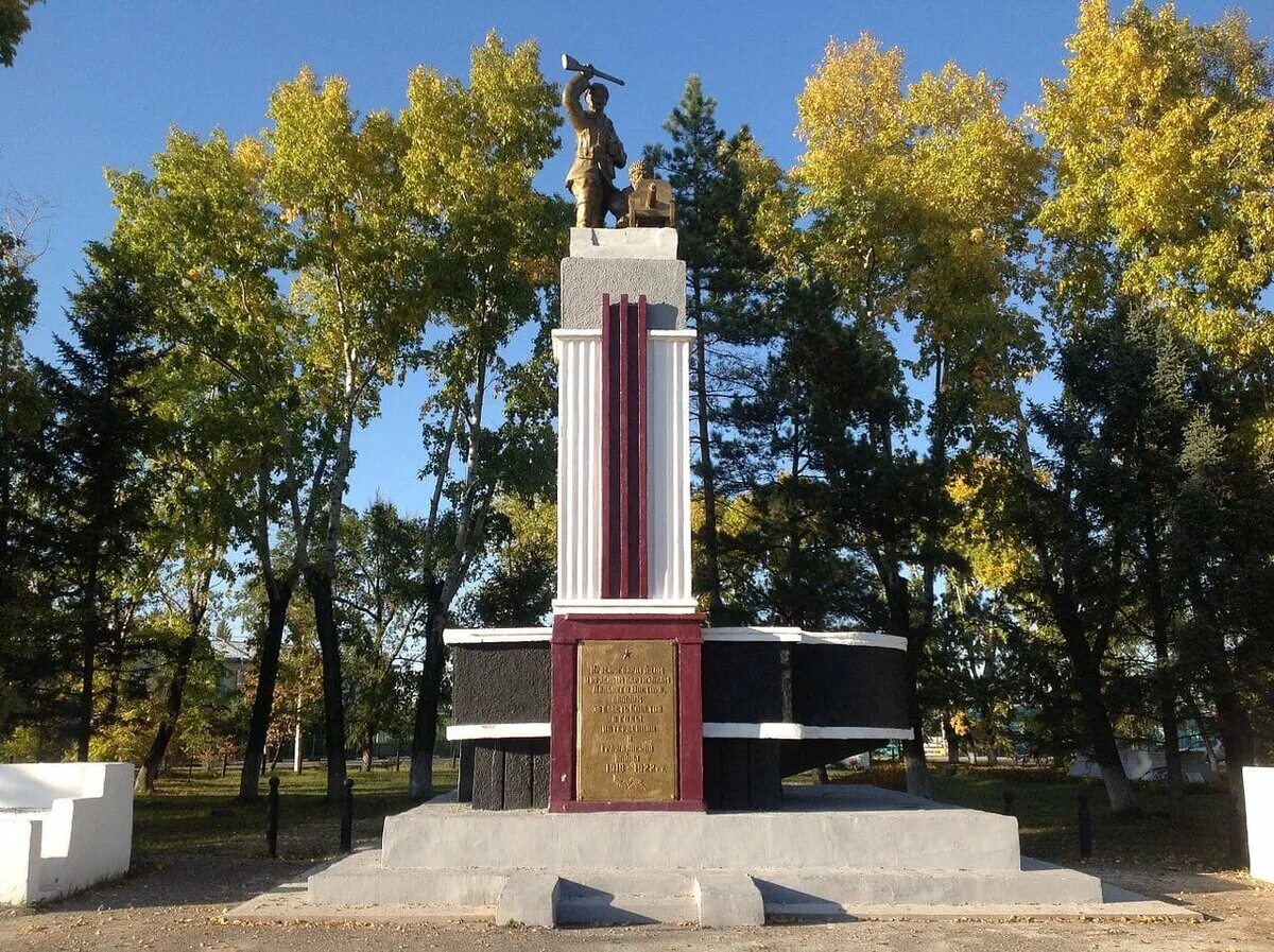 Сайт г свободный. Город Свободный Амурская область. Город Свободный Амурская область площадь. Памятники города свободного Амурской области. Памятник красногвардейцам и красным партизанам.