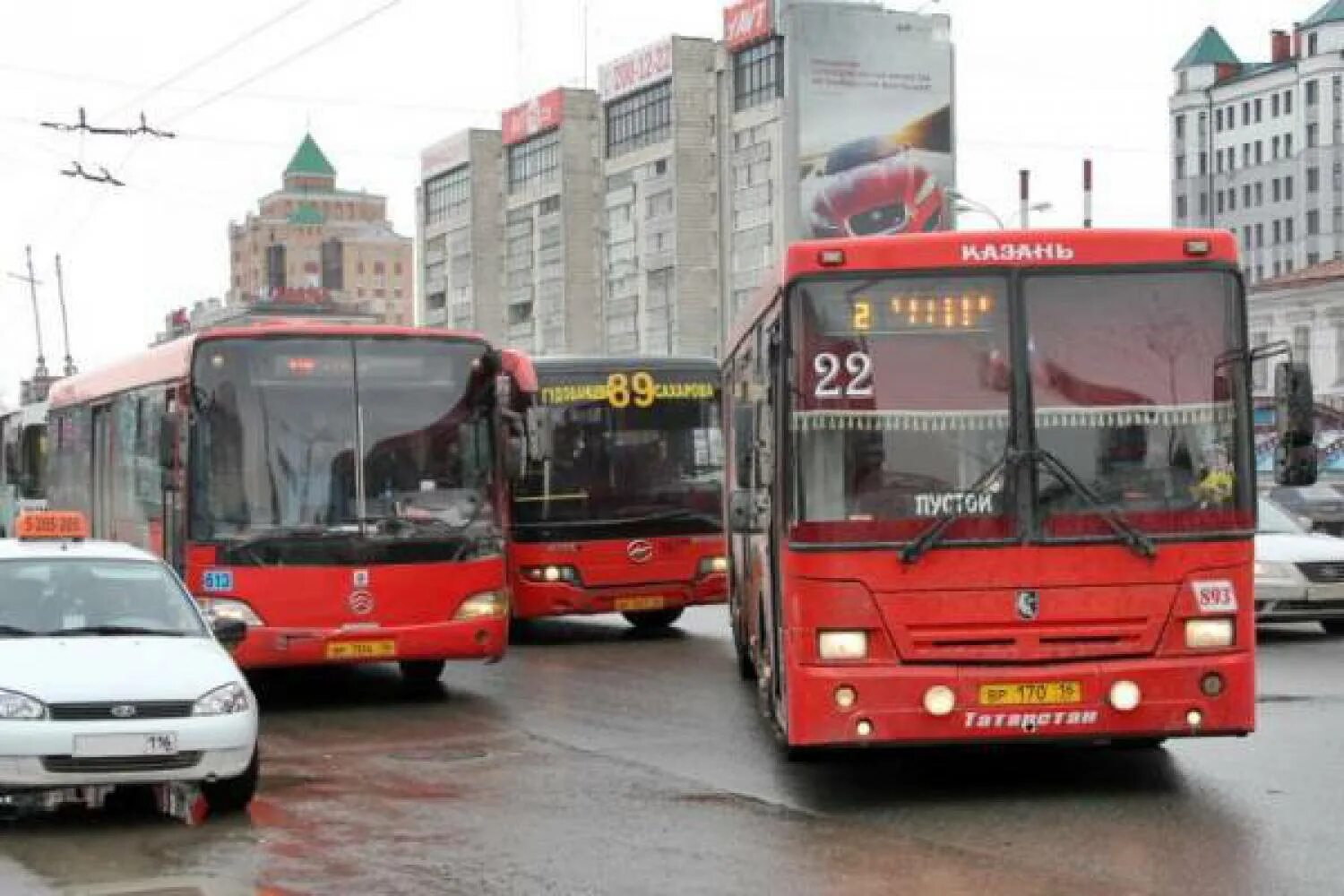 Время транспорта казань. Автобус Казань. Красный автобус Казань. Красный автобус 46 Казань. Автобус Казань городской транспорт.