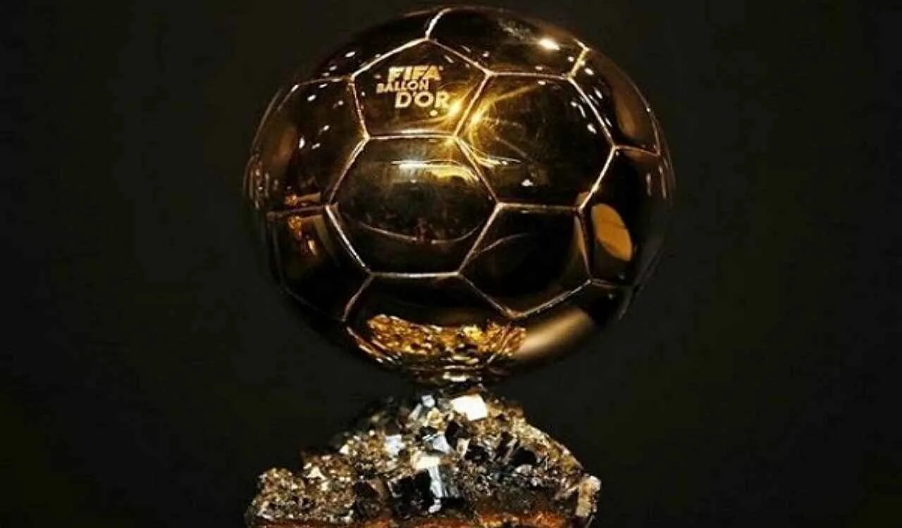 Золотая мяч 19. Золотой мяч france football 2025. черно золотой футбольный мяч. бриллиантовый мяч. обладатель золотого мяча 2025.