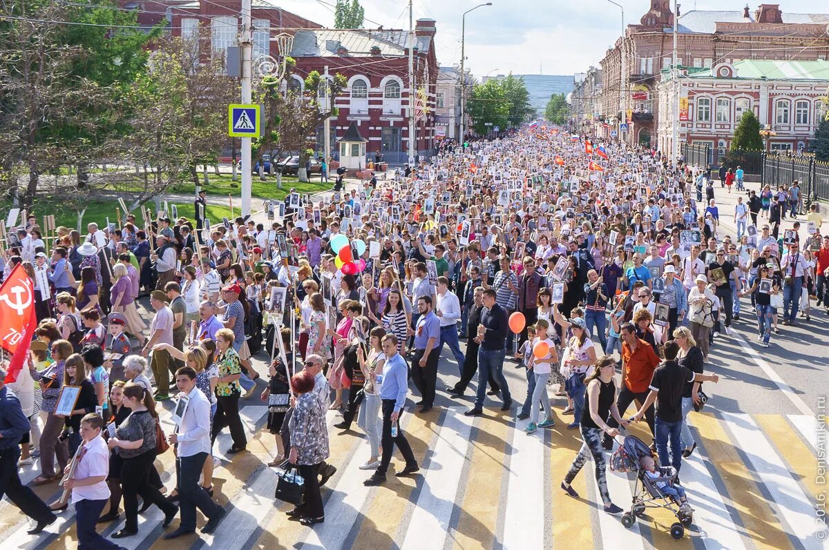 Поток людей в городе. Толпа людей на улице. Поток людей в Краснодаре. Толпа людей Краснодар. Толпы спид