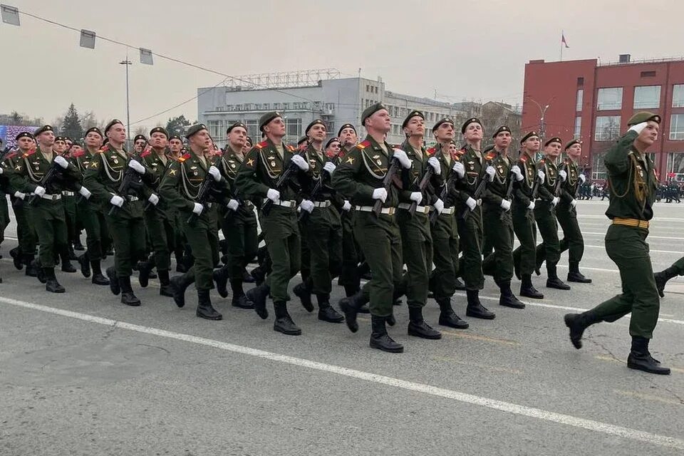 Парад 9 мая Новосибирск. Марш на красной площади. Парад Победы 2022 в Новосибирске. Парад военной техники на красной площади.