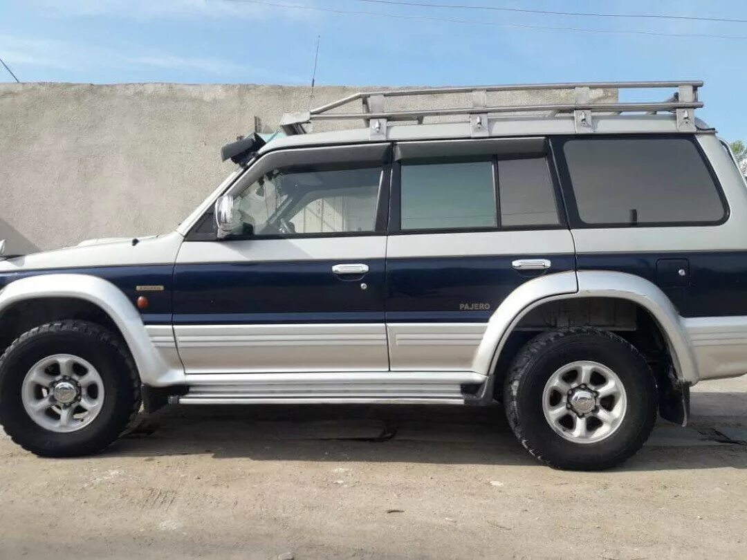 Кузова mitsubishi pajero. Мицубиси Паджеро 2. Мицубиси Паджеро 1995. Mitsubishi Pajero II 1995. Митсубиши Паджеро 2 поколения.