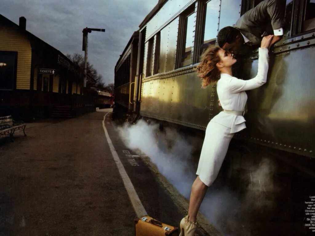 Встреча на вокзале. Девушка провожает поезд. Девушка бежит за поездом. Девушка провожает парня на поезд. Прощайся со своей жизнью