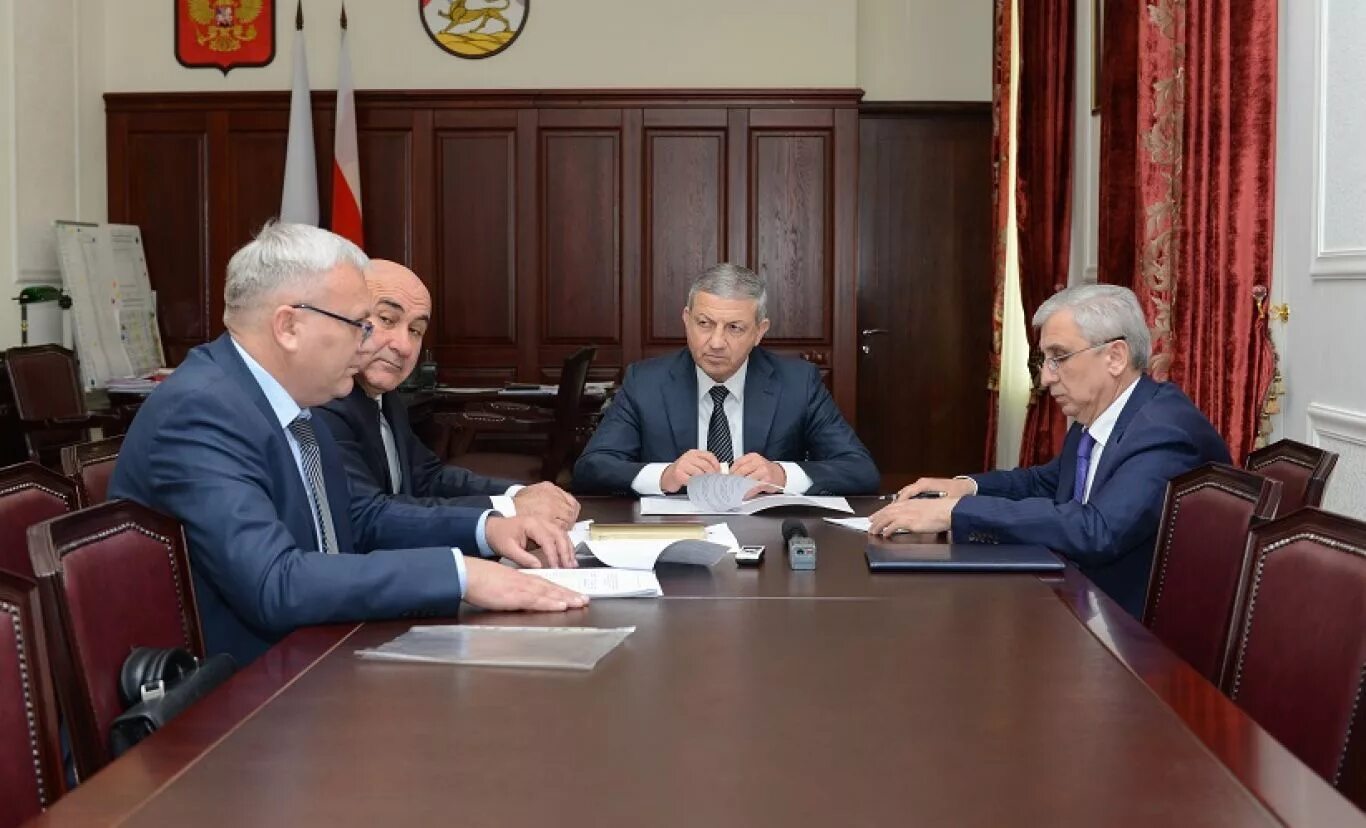 Парламент рсо-алания. Правительство рсо-алания состав. Председатель правительства северной осетии. Министр жкх рсо-алания. Газ рсо алания.