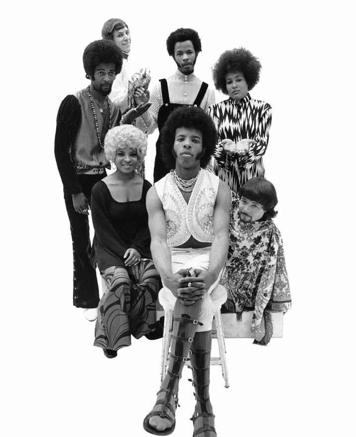 Sly stone. Группа Sly & the Family Stone. Sly the Family Stone Вудсток. Sly & the Family Stone - Stand! (1969). Фанк: Sly & the Family Stone « everyday people».