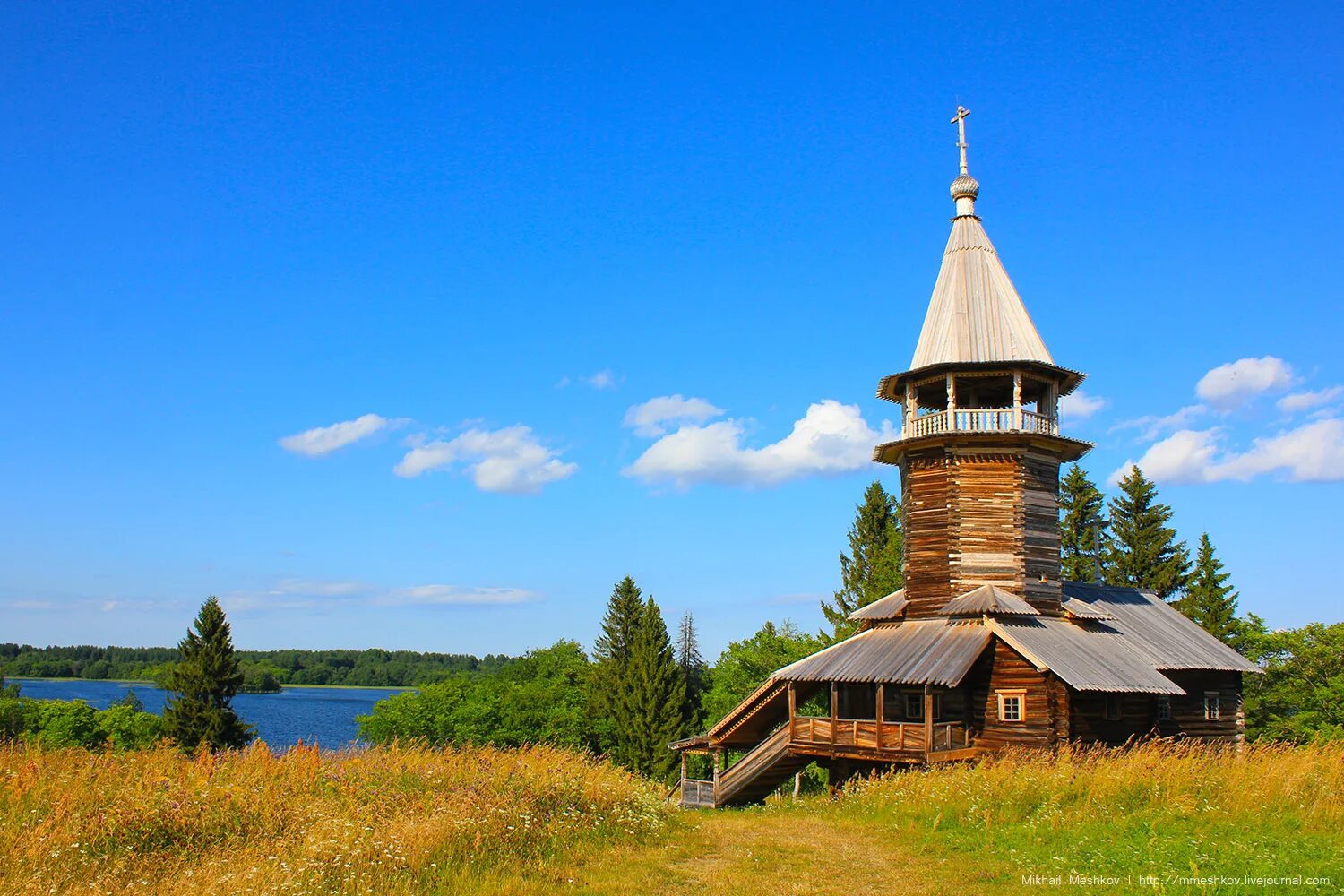 Часовни карелии. Шатровая колокольня кижи. часовни на острове кижи.