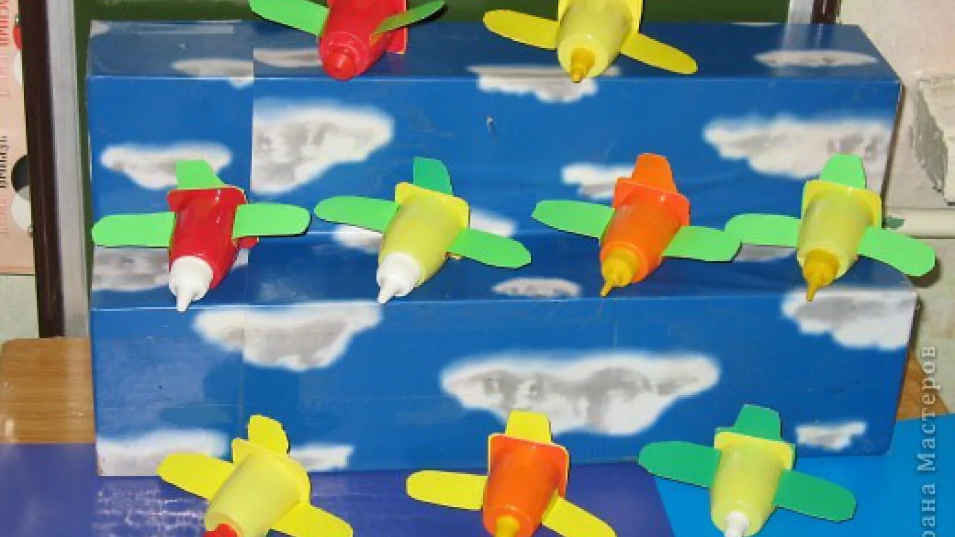 с. «самолёты летят сквозь облака» (т. комарова рисование самолеты летят. аппликация самолеты во второй младшей группе. аппликация самолет 2 мл гр.