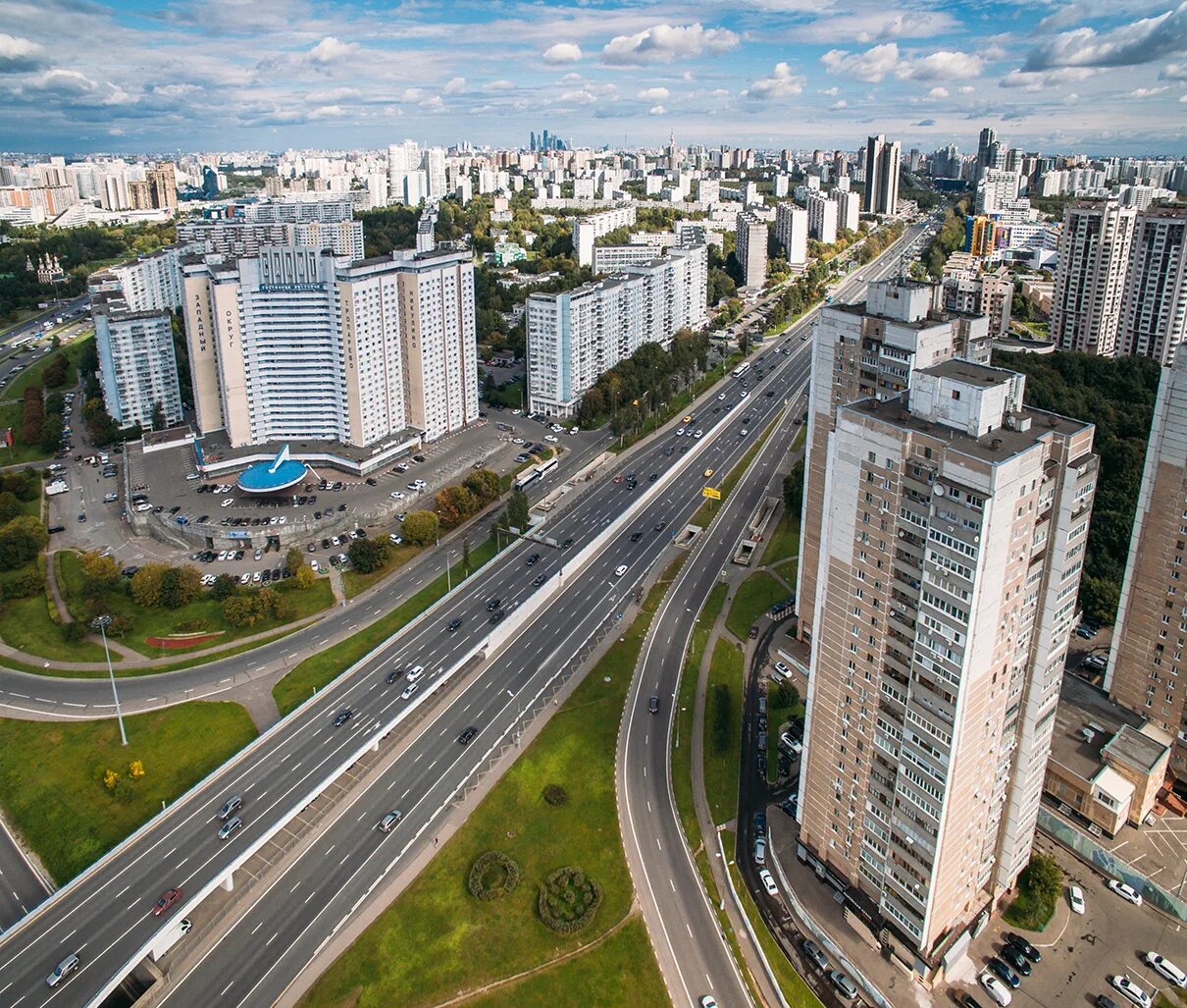 Почему стоит ленинский. Ленинский проспект. Ленинский проспект Москва. Ленинский проспект Моска. Ленинский проспект улица Санкт Петербурга.