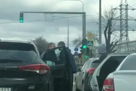 Стрелял на дороге