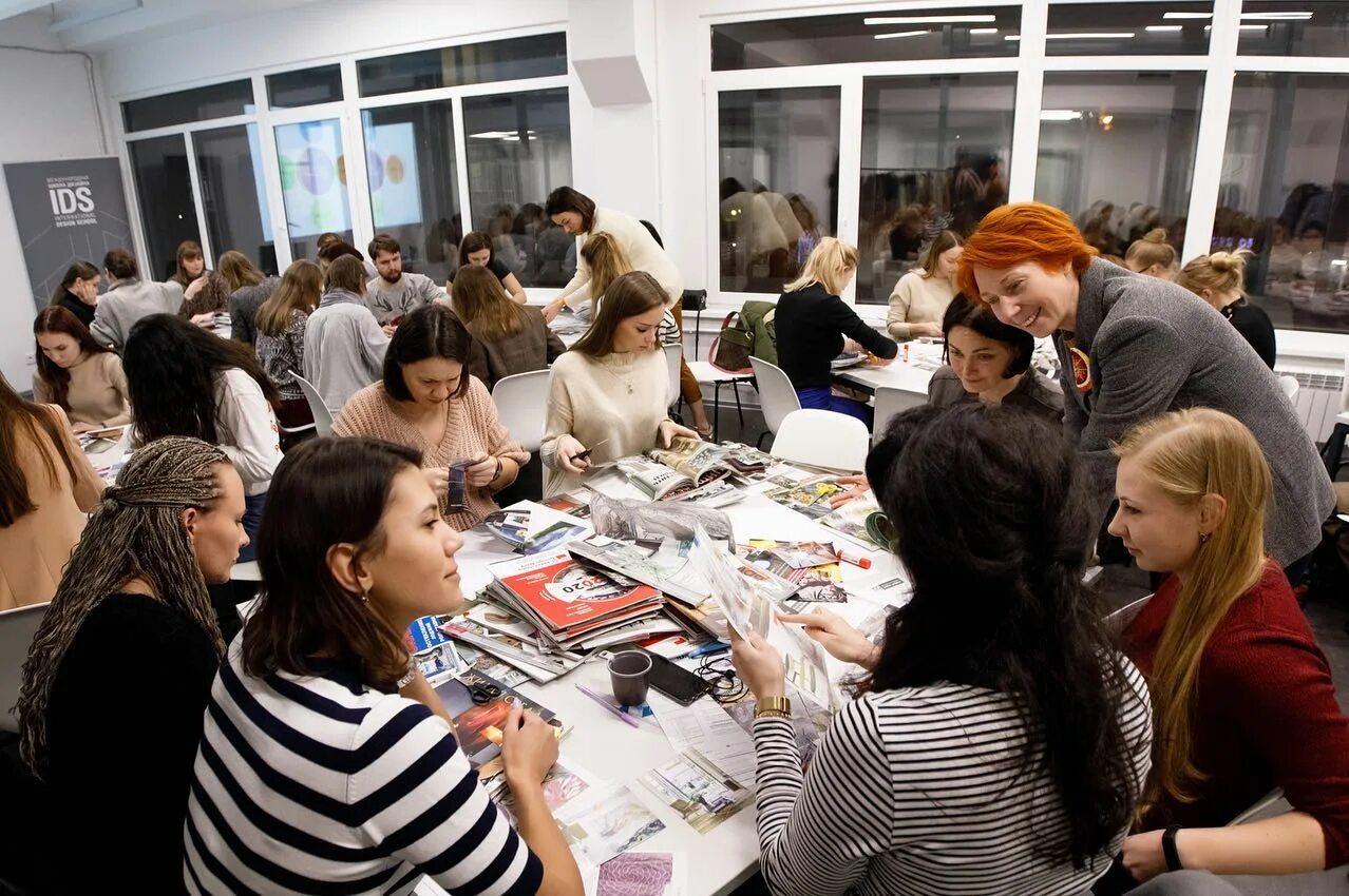 Вшэ школа дизайна спб. Вшэ графический дизайнер. Агентство школа недвижимости. Дизайн европейских школ. Петербургская школа дизайна.