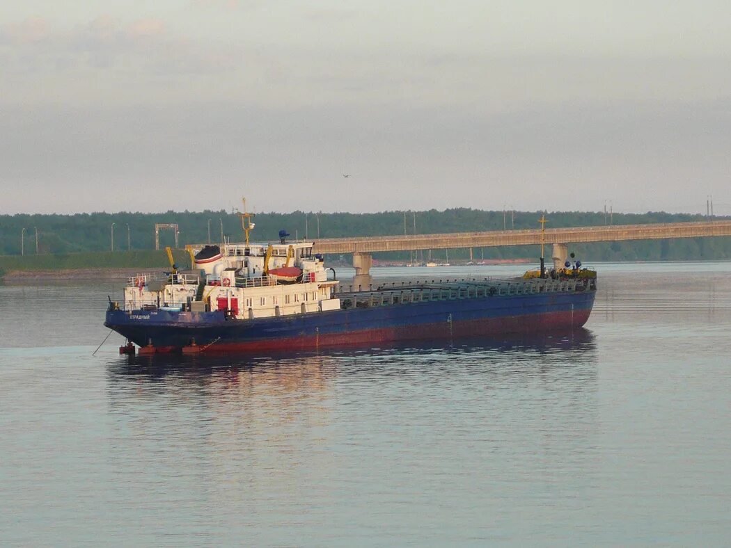 Водный транспорт. Корабль танкер. Сухогруз. Баржа фото.