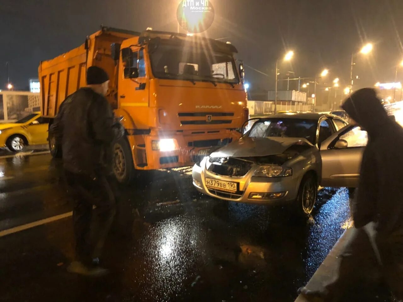 Авария Волоколамское шоссе. Авария Волоколамское шоссе 19.12.2022. ДТП Волоколамское шоссе 18.12.2022. Авария на Волоколамском шоссе 19.12.2022.