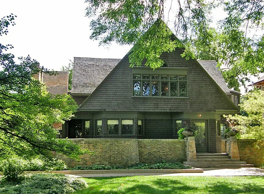 Дом с цокольным гаражом. Маленький одноэтажный домик. Фрэнк ллойд райт архитектура. Дома природа. Небольшой одноэтажный домик.