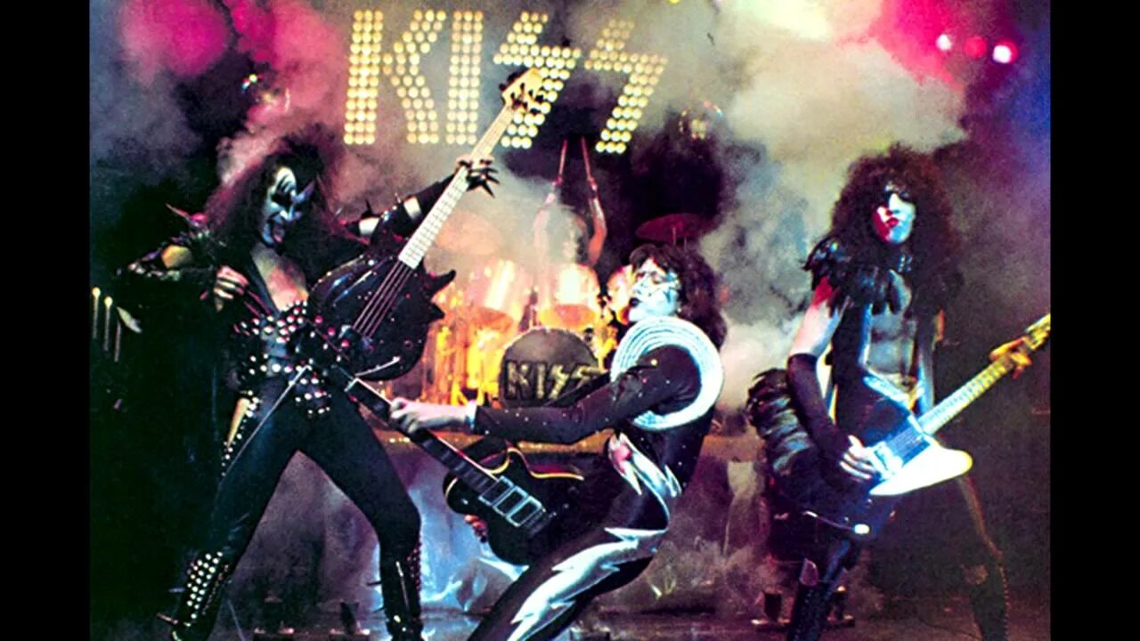 Кисс черный. Солист группы black veil brides. Металлисты кисс. The black kiss. Kiss.