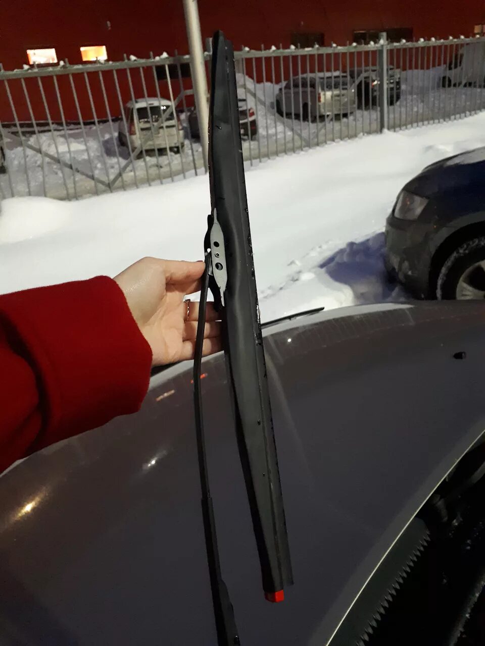 Какие стеклоочистители лучше для зимы. Kia spectra дворники зимой. зимний дворники на машину. дворники авто зима. стеклоочистители зимой.