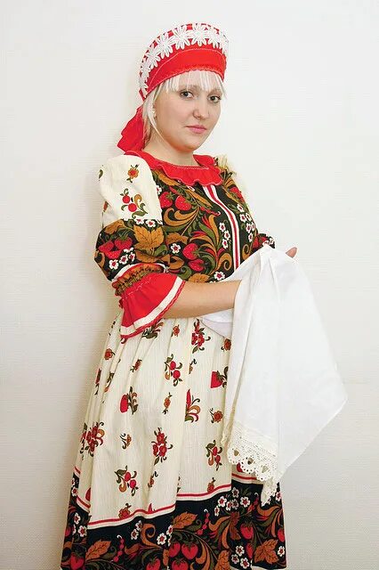 Костюм женский в народном стиле. Костюм женский в народном стиле. Платье в русском народном стиле для женщины. Славянские наряды. Костюм гжель.