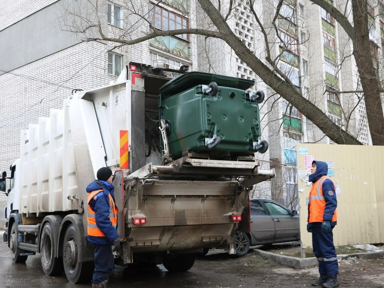 Мусоровоз. Мусороуборочная машина. Работа на мусоровозе в москве