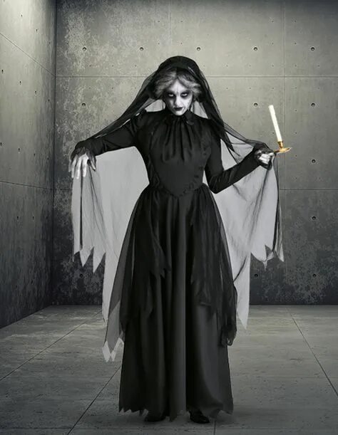Scary ghost lady s. Женщина поднимает одеяло и видит призрака. Призрак женщины. Scary ghost lady s. Женщина в белом с черными волосами.