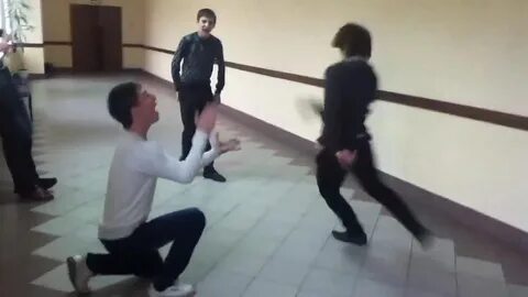 Школьники танцуют видео