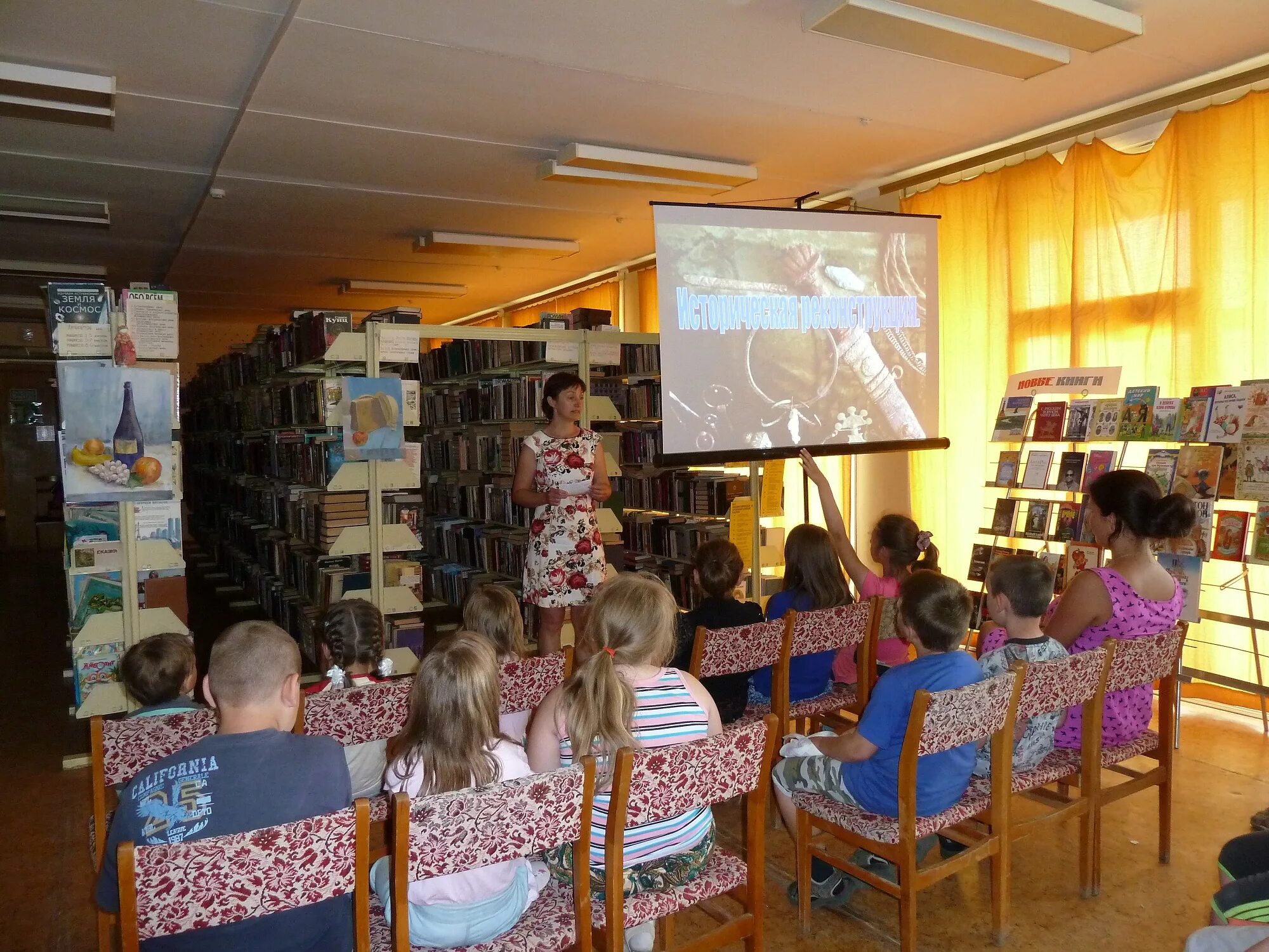 Сельская библиотека описание. Библиотека Калуга. Библиотека 34. Библиотека Калужская область. Шара Тоготская Сельская библиотека.