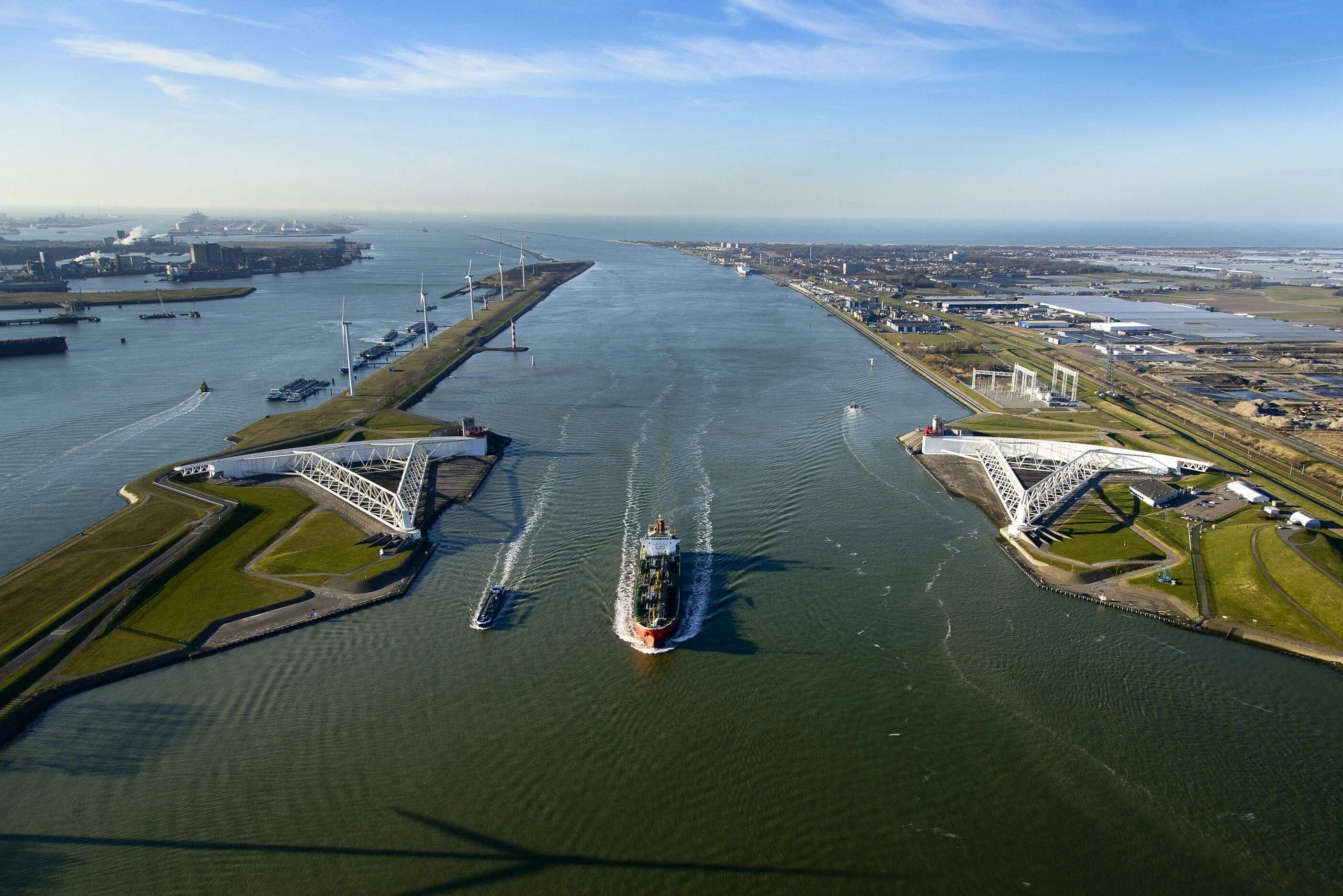 Нестандартные порты. Дамба в Роттердаме. Проект Дельта Нидерланды. Голландия Роттердам порт. Ньиве-Ватервег.