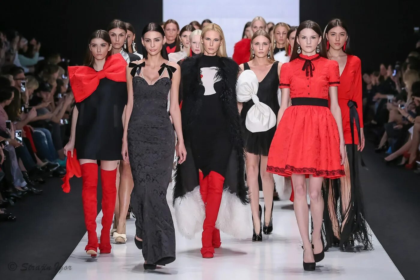 Модные тенденции. Fashion подиум. Alexandre vauthier дизайнер. Fashion подиум. Подиум (мода).
