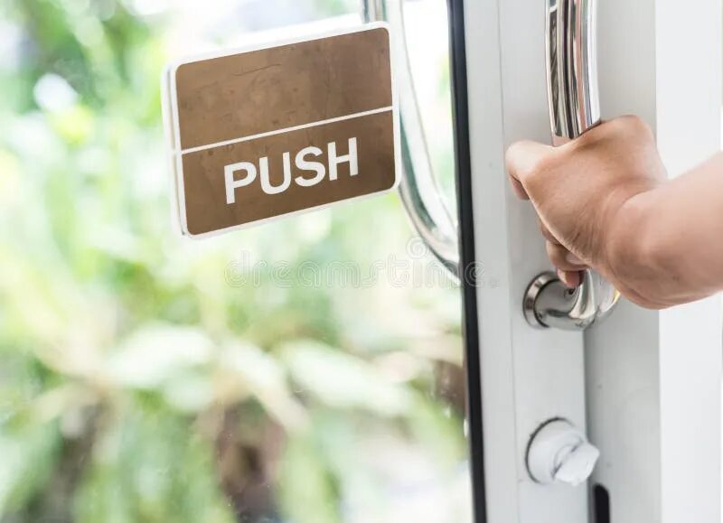 Push on through. Pull на дверях. push на двери. push pull на дверь. табличка дверь руки.