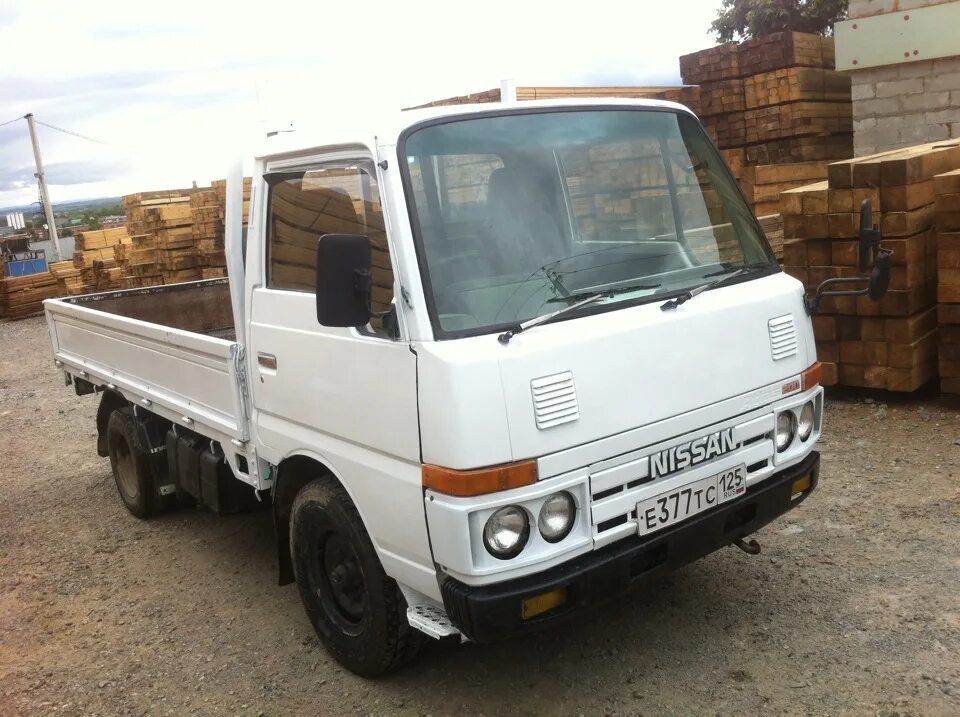 Купить грузовик атлас. Nissan Atlas 22. Nissan Atlas 300. Грузовичок Nissan Atlas. Nissan Atlas 4wd.