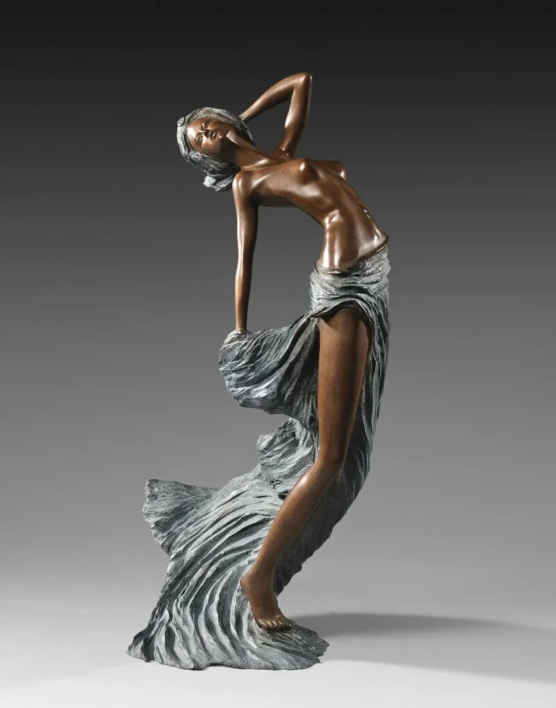 Антонио фрилли. Огюст роден скульптор. Скульптура ступни женские. Скульптура девушки с поднятой ногой. Кейт мосс скульптура.