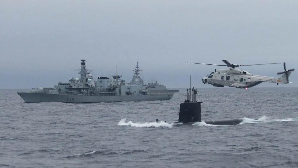 Учения НАТО Dynamic Mongoose. Фрегат HMS Portland. Учения ВМС НАТО Дайнемик гуард. Военно морские учения. Военная операция флота