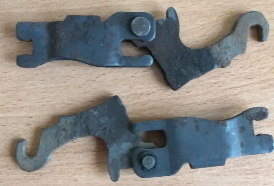 Рычаг привода стояночного тормоза ваз 2108. Трос ручника фольксваген поло. Скобы тормозных колодок фольксваген поло седан 2013. Регулировка задних тормозов рено дастер 4х4. Professional parts 87436130.