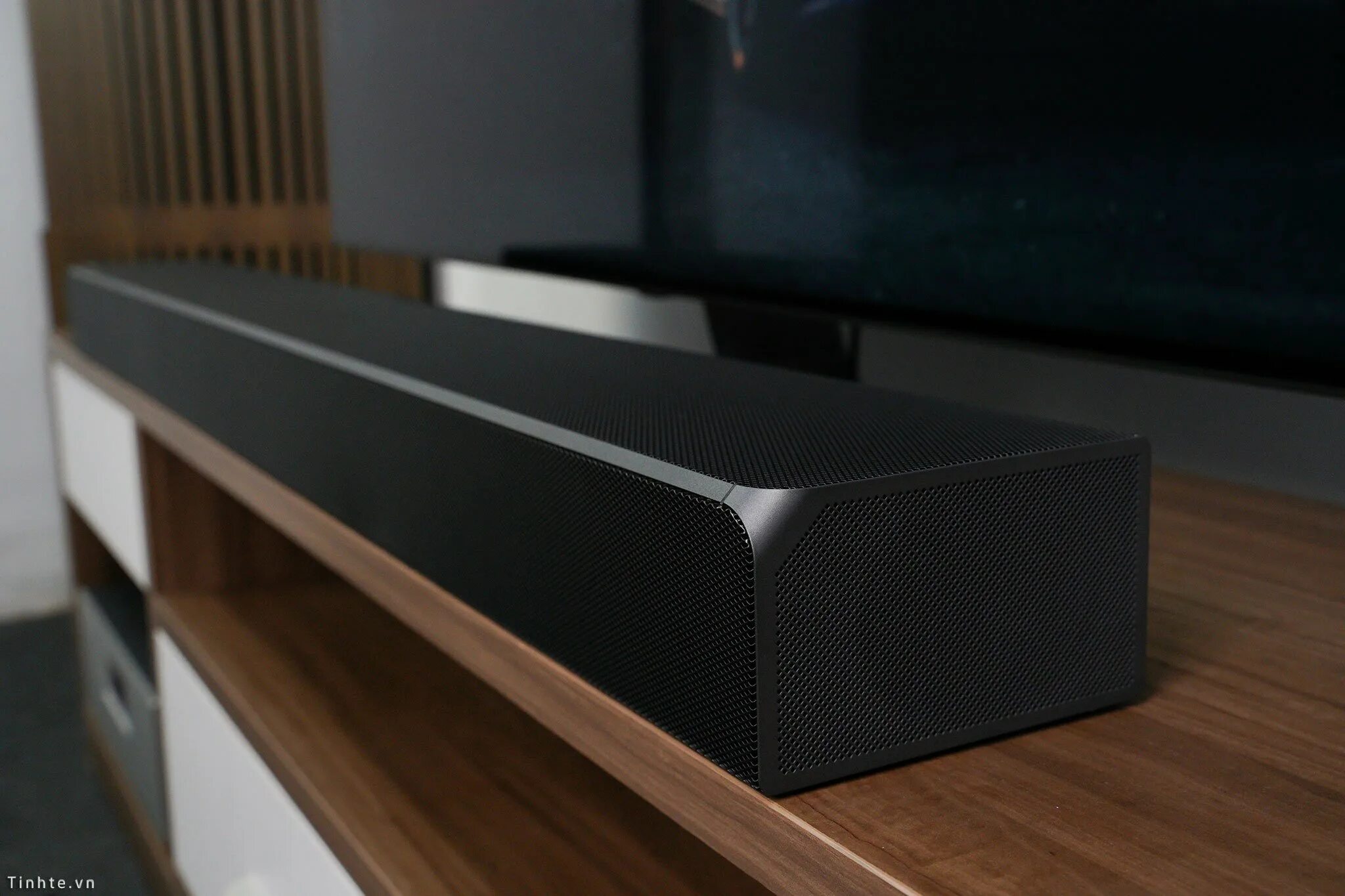Саундбар lg s60q обзор. Samsung q90r soundbar. саундбар samsung hw-q90r. samsung dolby atmos hw-q90r. саундбар 7.1 dolby atmos.
