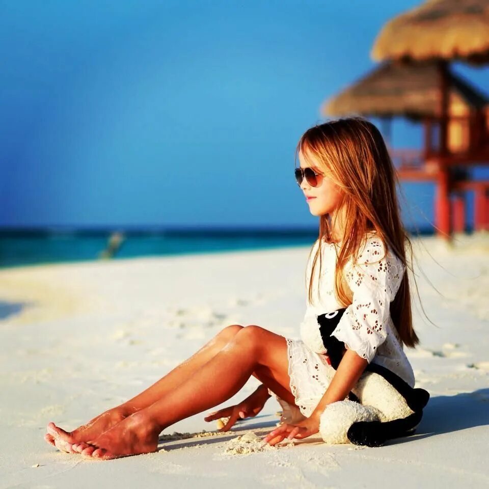 Женские стопы. Детские колготки телесные. Красивые ступни девочек. Ноги девочек. Ножки девочки 11.