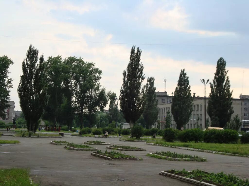 Елка победы ирбит. Ирбит бульвар победы. Мемориал ирбит. Жуков в ирбите. Памятники вов в ирбите.