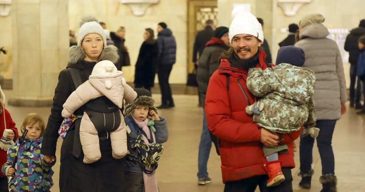 Отсрочка многодетным отцам новости. Дети Путина. Дети Украины. Мобилизованный с тремя детьми. Многодетный отец.