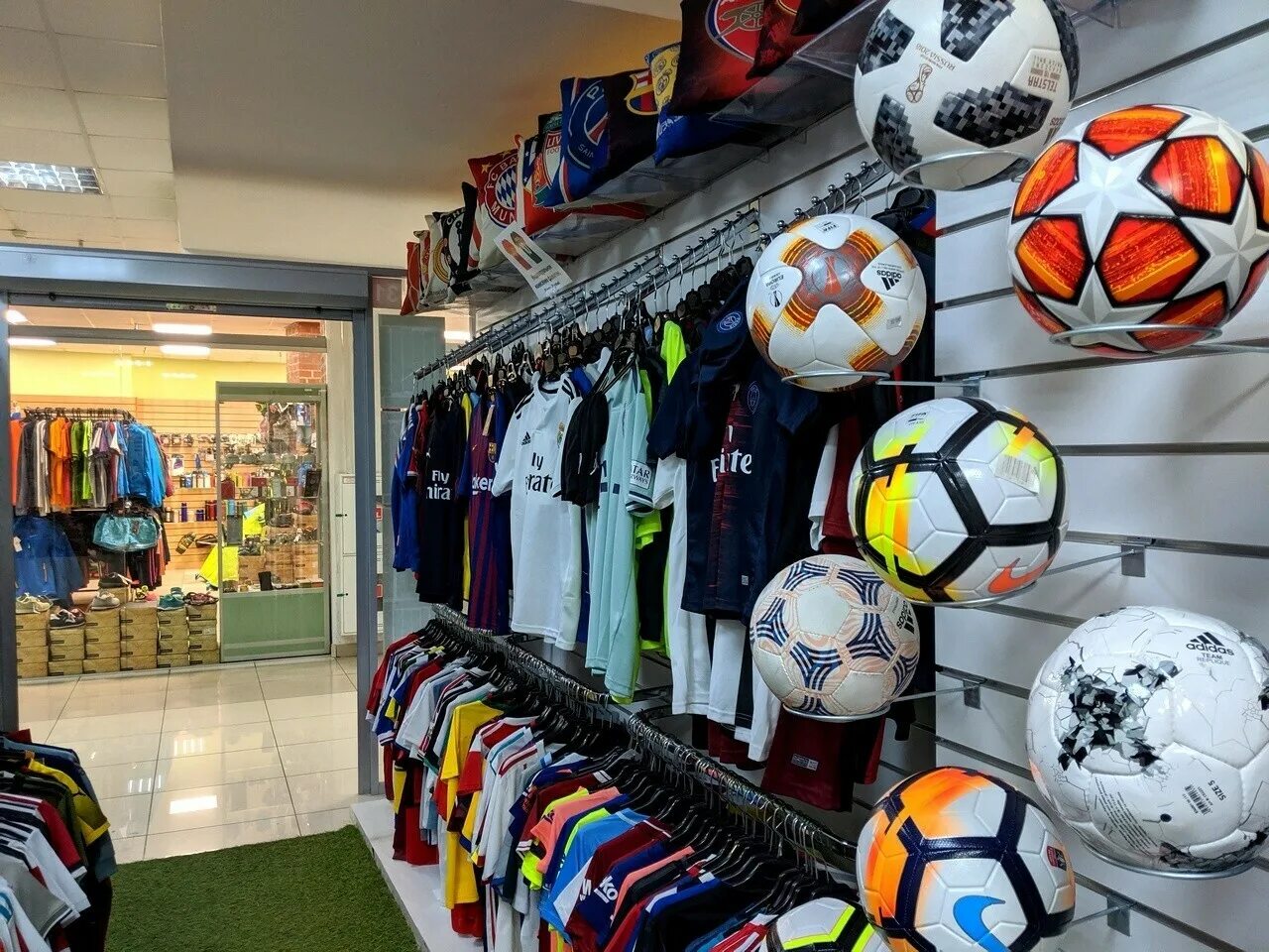 атрибутика футбольных клубов россии. футбольная атрибутика брянск. футбольная атрибутика в симферополе. футбольная атрибутика брянск. магазин для фанатов футбола.