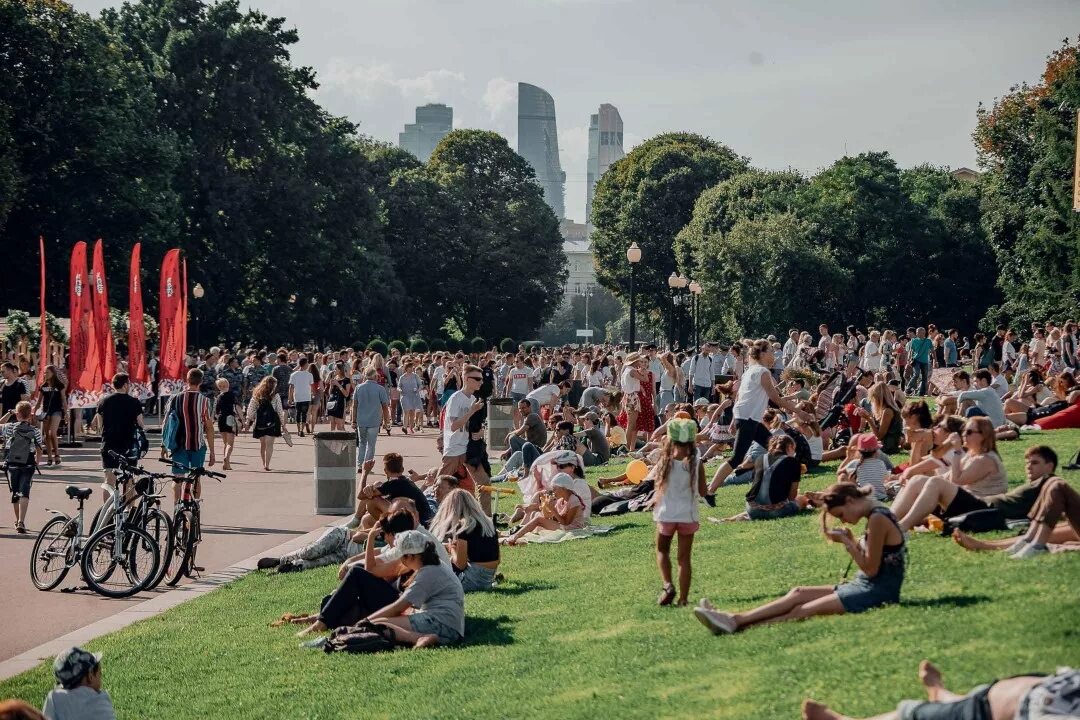 Москва летом 2019. Парк Горького Москва. Парк Горького лето. Парк Горького летом. Парк Горького Москва лето.