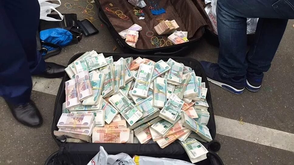 незаконная банковская деятельность картинки. обнальщик. обнальщик. обналичить деньги. наличные рубли.