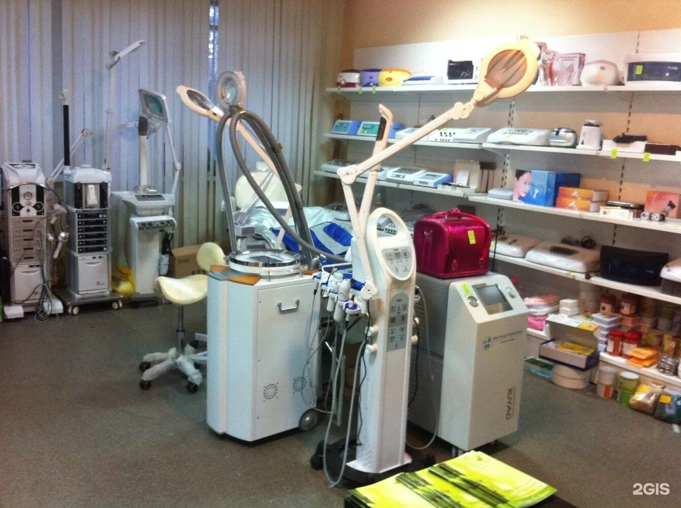 Магазин инструмента для автосервиса. Стелажи на прокат сноубордов. Профессиональные кухни электролюкс. Профессиональное оборудование для парикмахеров губанова 17а. Холодильная витрина модулар.