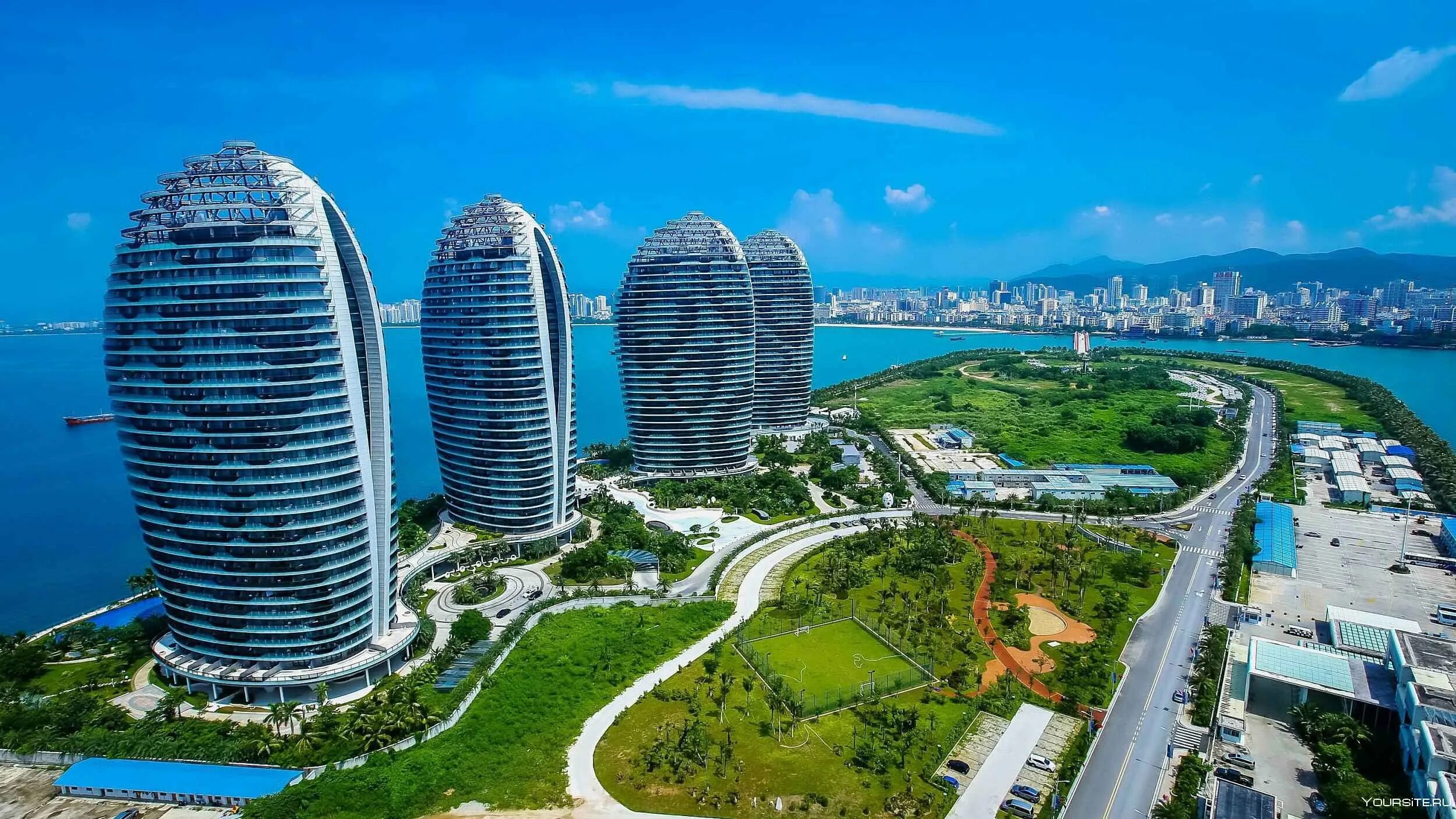 Hainan island sanya. Остров Хайнань Санья. Остров Хайнань город Санья. Остров Феникс Хайнань. Столица Хайнань острова.