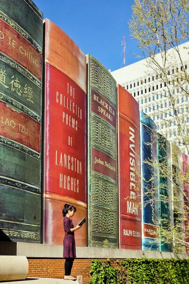 Какие есть большие книги. Самая толстая книга в мире. Самая большая книга в мире. Габриэль челани. Какие есть большие книги.