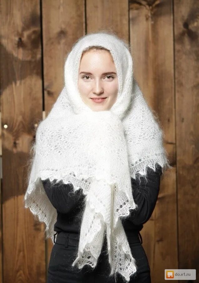 Оренбургский пуховый платок Арро. Оренбургская пуховая шаль 160х160. Женщина в пуховом платке. Женщины в пуховых платках.