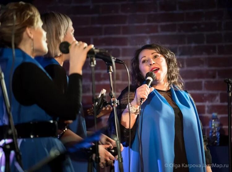 Пения московского. Группа Moscow Gospel Team. Москоу госпел тим солистка. Вокал Москва. Гуттурал вокал.