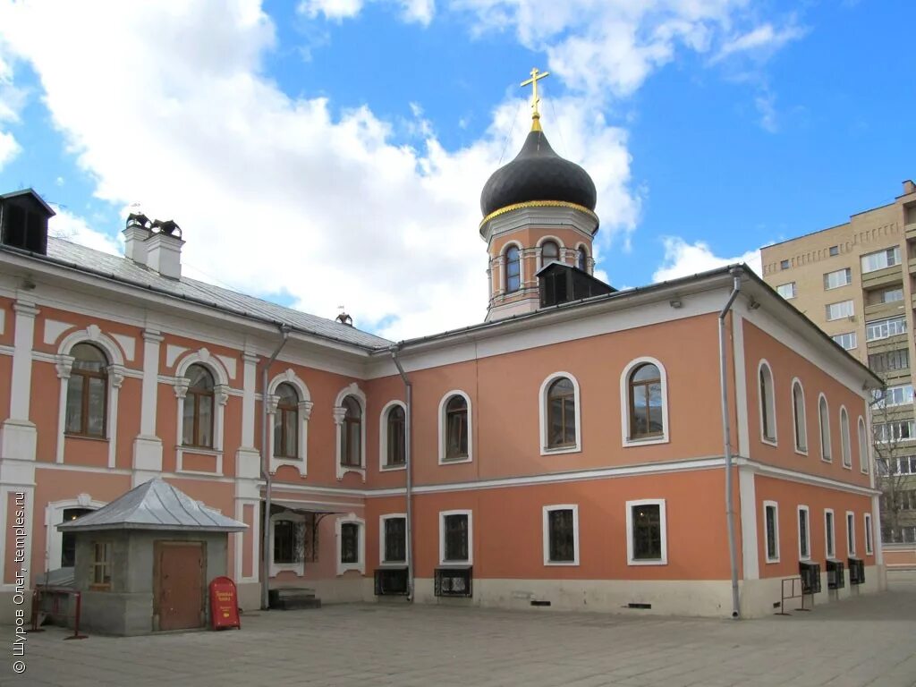 Подворье троицкой сергиевой лавры. Московское подворье Свято-Троицкой Сергиевой Лавры. Подворье Сергиевой Лавры в Москве. Подворье Сергия Радонежского в Москве. Подворие Троице-Гергиевой ЛАВРЫТРОИЦКОЕ подворье в Москве.