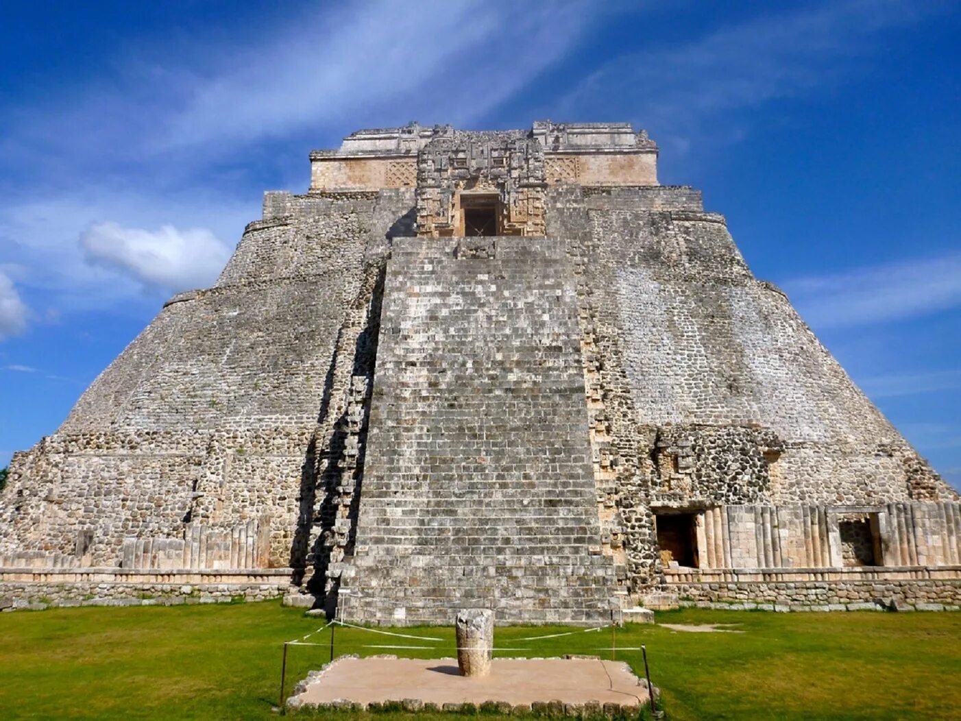 В южной древности. Пирамиды Ушмаль Мексика. Архитектура Майя Ушмаль. Пирамида в Паленке Мексика. Мезоамериканские пирамиды Майя.