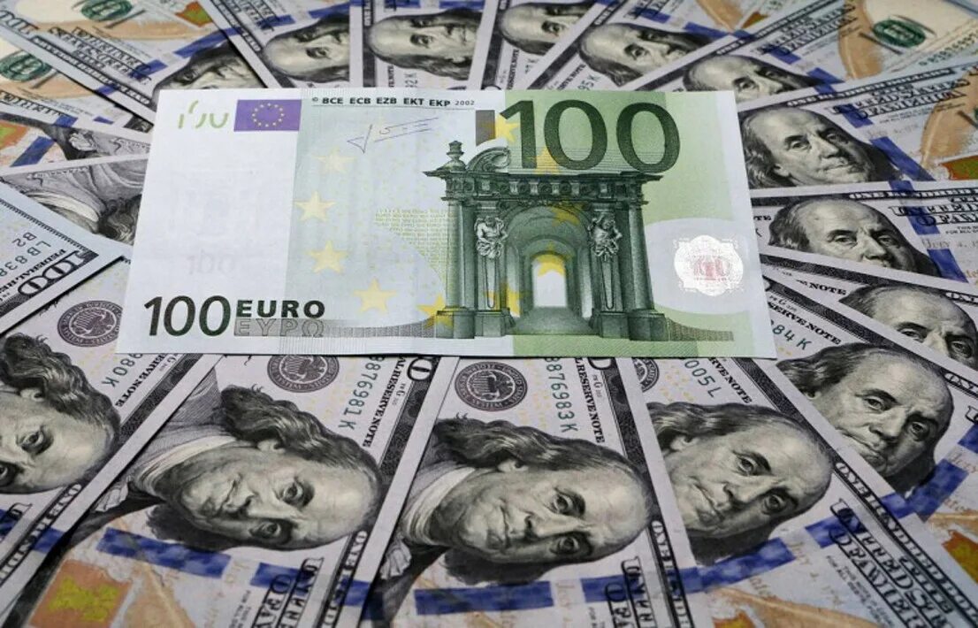Доллар и евро. Доллар евро рубль. Валюта евро доллары рубли. Доллары в рубли.