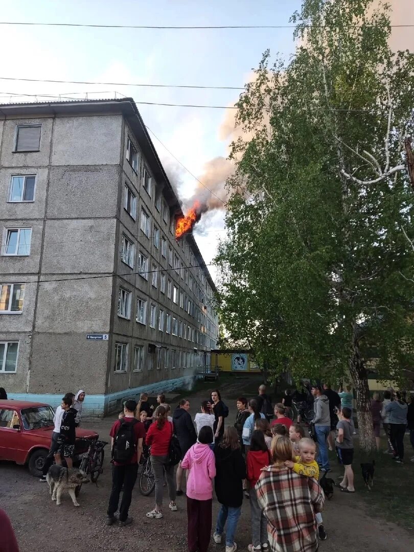 Погода лесосибирск сейчас. Школа 6 новоенисейск Лесосибирск. , ЧП Лесосибирск Лесосибирск. Лесосибирск пожар. Лесосибирск новоенисейск сгорел дом.