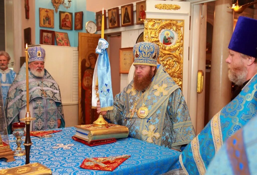 духовенство храма влахернской божьей матери в кузьминках. храм влахернской иконы. храме влахернском бм икона. настоятель храма влахернской иконы протоиерей александр. настоятель храма влахернской иконы божией матери в кузьминках.