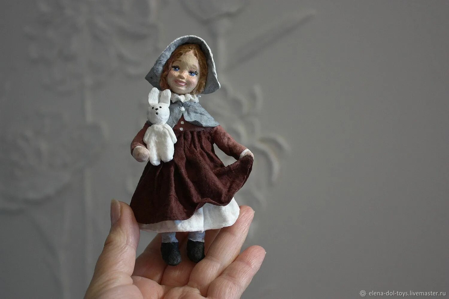 Советские ватные игрушки на елку. Крашеная вата для игрушек. Старые новогодние игрушки из ваты. Ватная игрушка девочка. Марина мелькикян ватные игрушки.