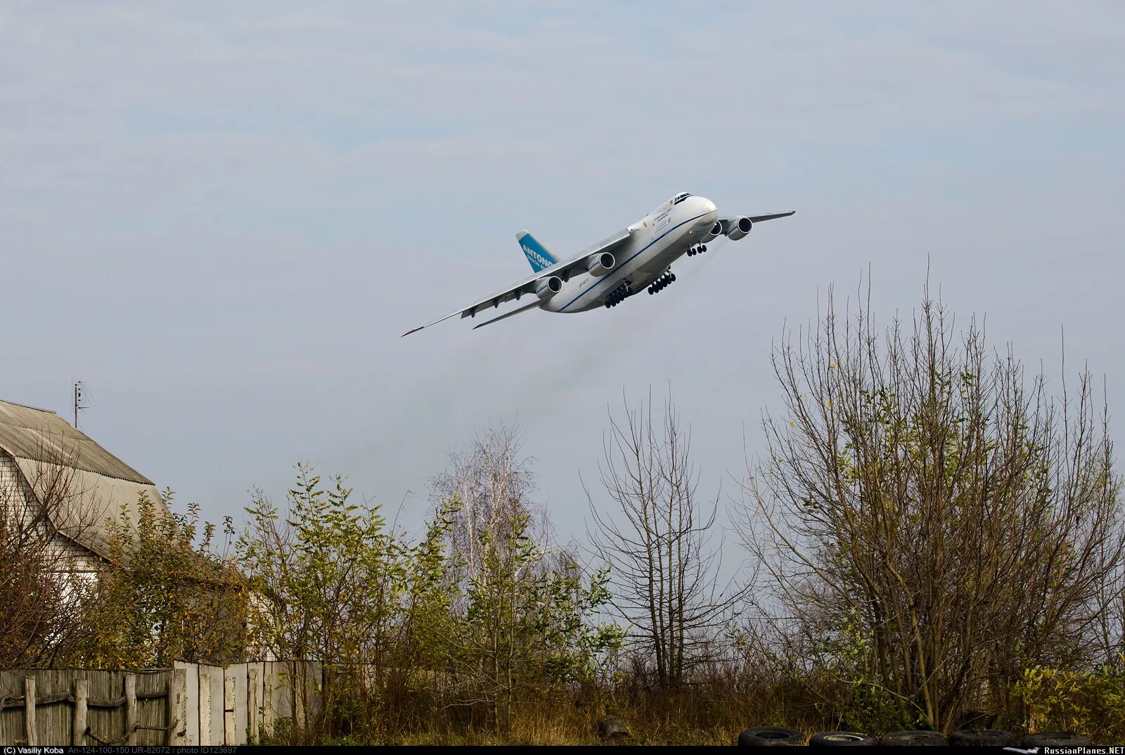 Эх аэропорт гостомель. Гостомель аэродром. АН 124 ua 82072. АН 22 на аэродроме КБ Антонова. Международный аэропорт «Антонов» (Гостомель).